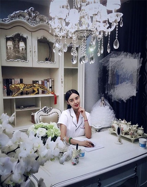 bac si 8 nam sua mat cho co gai thanh pham bang bang roi yeu luon benh nhan cua minh - 9