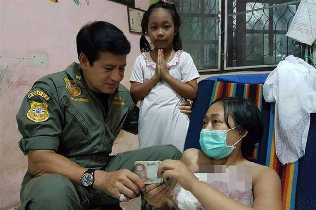 Phát hiện vợ bị ung thư vú không thể chữa khỏi, chồng nhẫn tâm đâm đơn ly dị rồi cao chạy xa bay - Ảnh 1.