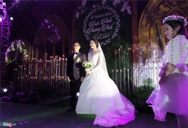 A hau Hoang Anh rang ro ben chu re hon 3 tuoi hinh anh 4