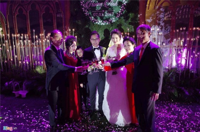 A hau Hoang Anh rang ro ben chu re hon 3 tuoi hinh anh 8