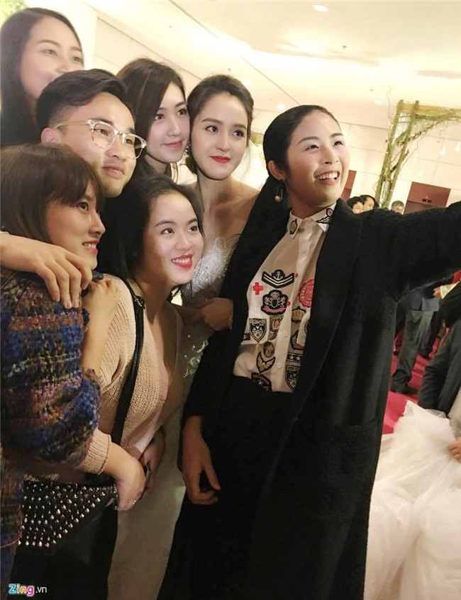 A hau Hoang Anh rang ro ben chu re hon 3 tuoi hinh anh 9