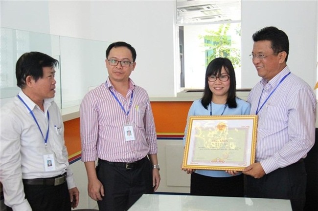 nữ nhân viên điện lực, Điện lực Đà Nẵng, nhặt được tiền