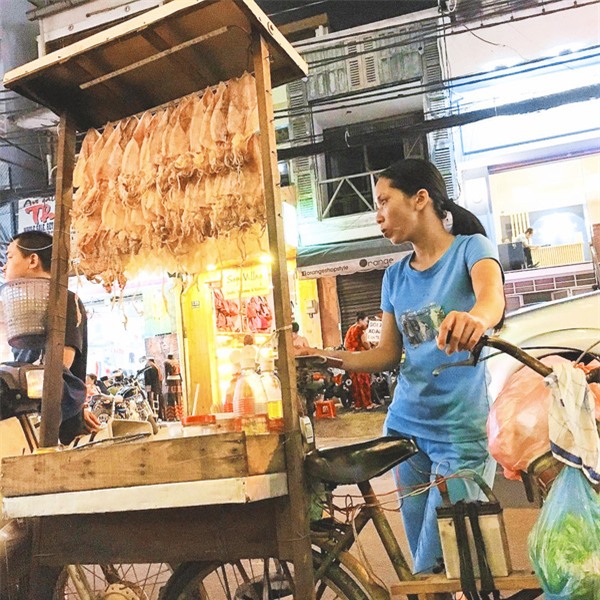 5 món ăn chơi từ mực thử một lần là nghiện ngay tắp lự ở Sài Gòn - Ảnh 1.