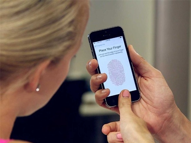 Trong tuong lai, co the mo khoa dien thoai bang moi hinh anh 1