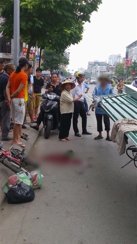 Gia đình bé trai 10 tuổi tử vong vẫn yêu cầu xử lý hình sự người lái xe xích lô chở tôn - Ảnh 1.