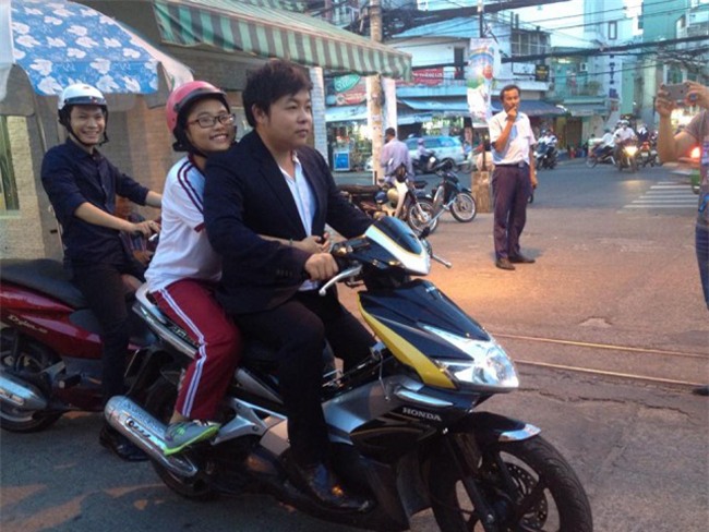 sao viet di dien: ke nho xe om, nguoi di sieu xe hinh anh 14