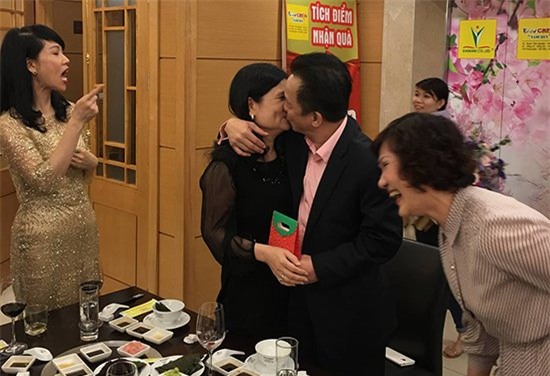 8/3, bầu Hiển, Trịnh văn Quyết, quà tặng 8/3