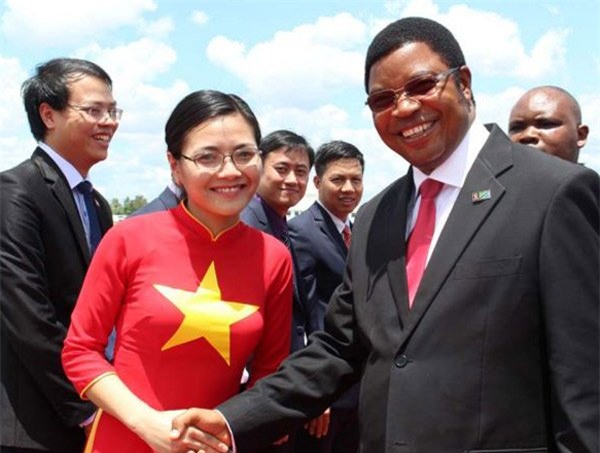 Người đàn bà quyền lực FPT, cô gái 9x ở Tanzania, bà Chu Thị Thanh Hà