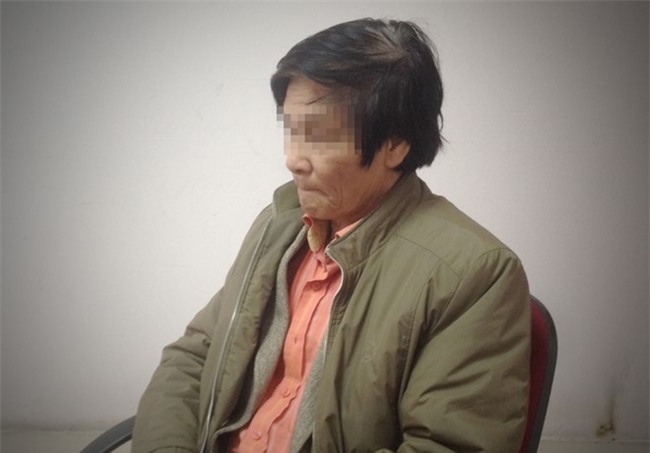 Tai xe oto tong hang loat nguoi nhap vien ra trinh dien hinh anh 1