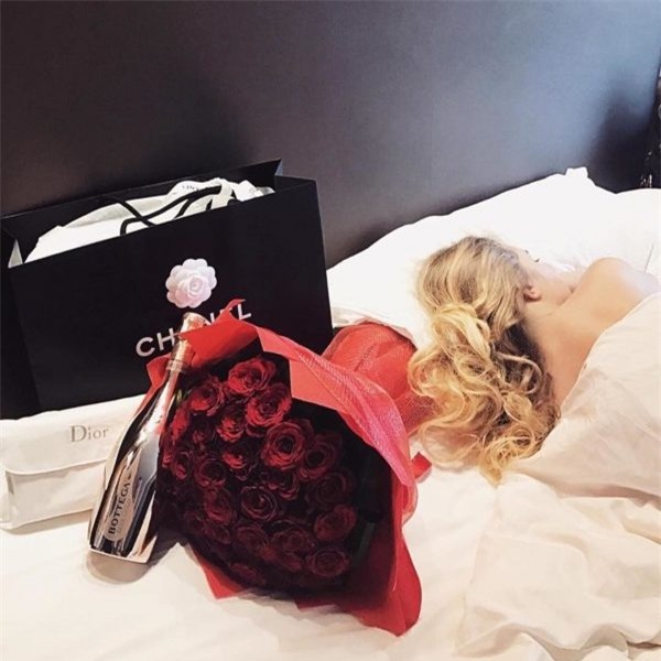 Ngày Quốc tế Phụ nữ 8/3, 8/3, hoa,ảnh selfie