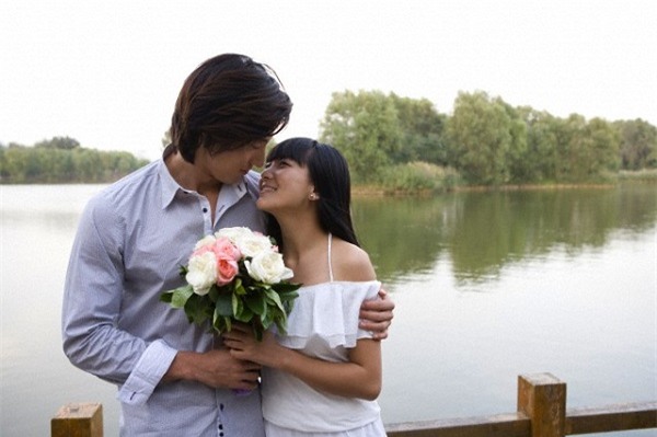 Những món quà mùng 8/3 khóc không ra nước mắt của chồng tôi - Ảnh 1.