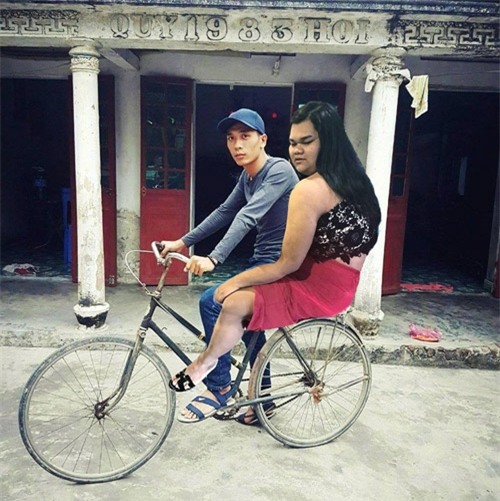 cai ket "vui khong tuong" cua chang trai mo mot lan duoc deo ngoc trinh - 2