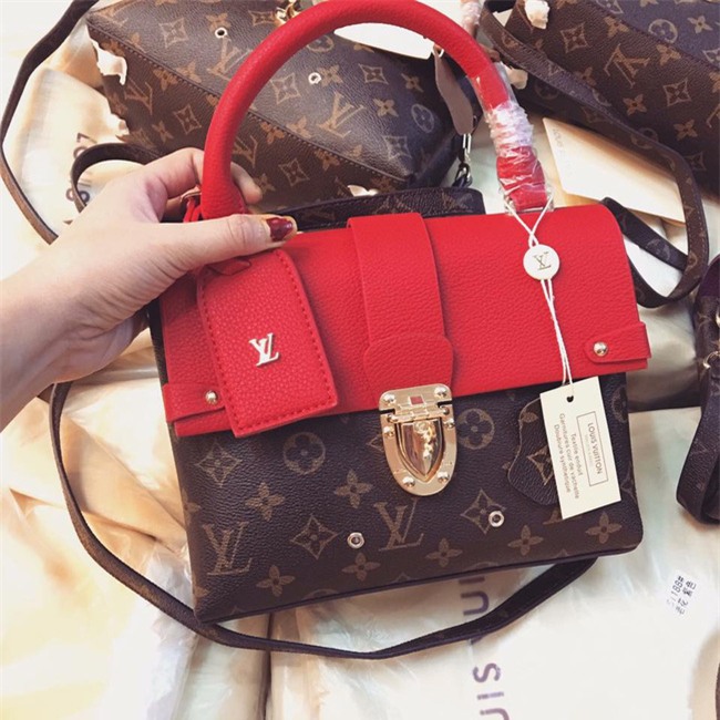 Góc khoe quà 8/3: Không chỉ hoa hòe son phấn nước hoa, có chị còn nhận được cả xe hơi đỏ chót - Ảnh 5.