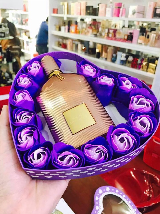 Góc khoe quà 8/3: Không chỉ hoa hòe son phấn nước hoa, có chị còn nhận được cả xe hơi đỏ chót - Ảnh 9.