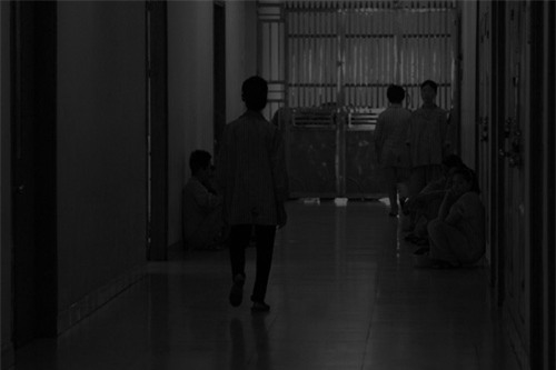 nguoi phu nu phai nhap vien tam than vi... khong duoc ngu voi chong - 2