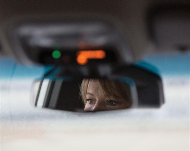 10 giờ sáng: Lái thử xe Bolt EV một vòng quanh đường thử nội bộ của công ty.