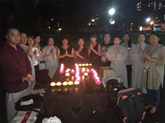 Em bé não úng thuỷ bị bỏ rơi trước cổng chùa đã ngưng thuốc, không còn khả năng phẫu thuật tại Singapore - Ảnh 5.