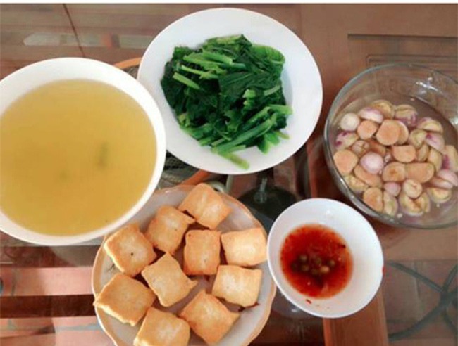 Các bà nội trợ vào đây mà học tập, người ta nấu cả bữa cơm có 10k thôi này! - Ảnh 3.