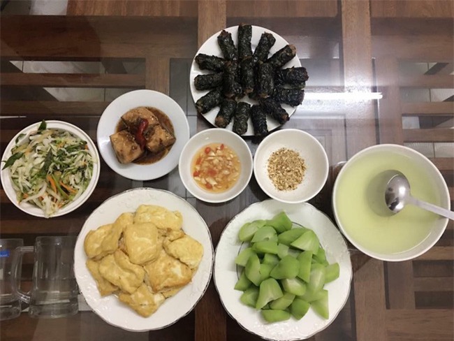 Các bà nội trợ vào đây mà học tập, người ta nấu cả bữa cơm có 10k thôi này! - Ảnh 6.