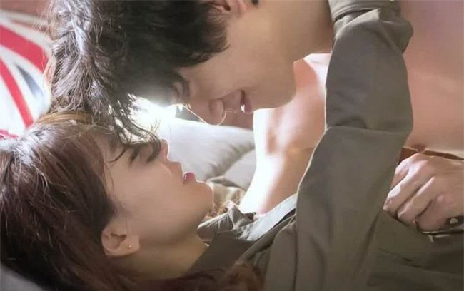 9 sai lầm tày trời về chuyện giường chiếu mà bạn tưởng quyến rũ nhưng lại đánh tụt cảm hứng đối phương - Ảnh 2.