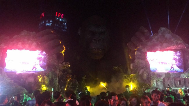 Mô hình Kong giá hơn 1 tỷ đồng còn lại trơ khung sau đám cháy lớn tại buổi ra mắt - Ảnh 2.
