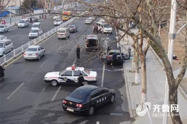 Xe đột ngột bốc cháy, bố quỳ khóc giữa đường vì chỉ biết trơ mắt nhìn con gái 2 tuổi bị thiêu rụi - Ảnh 4.