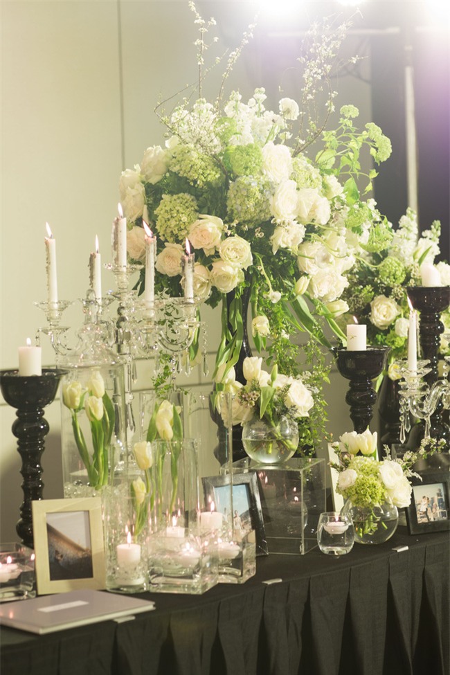 Cặp đôi Việt sinh sống tại Mỹ kỳ công dành gần 1 năm để chuẩn bị đám cưới độc lung linh với bạt ngàn hoa - Ảnh 16.