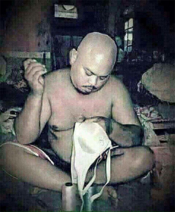 Người đàn ông của năm tỉ mẩn vá chiếc áo lót thủng lỗ chỗ cho vợ và sự thật bất ngờ - Ảnh 6.