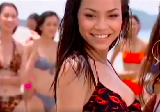 'chet ngat' voi anh ho ngoc ha den nhem, lam mau bikini 15 nam truoc hinh anh 1