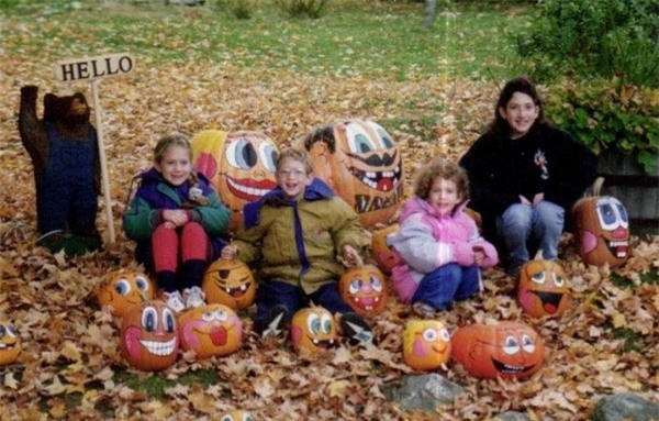 Mark Zuckerberg cùng 3 người chị em gái trong một dịp Halloween