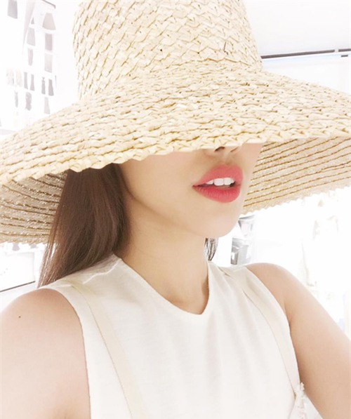 sao viet tiet lo chiec mu moi co gai deu nen co trong mua he nay - 1