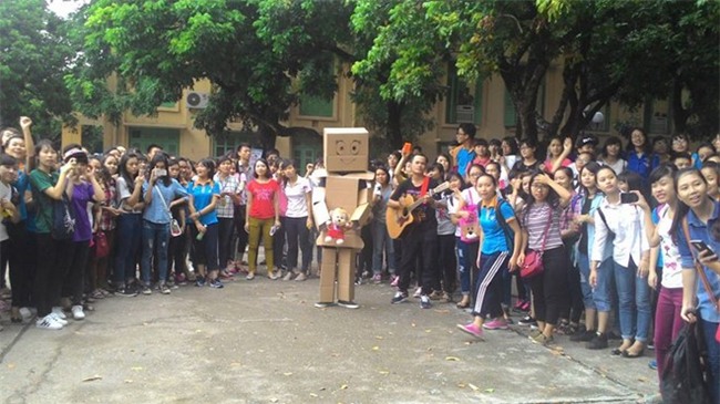 Chàng trai tỏ tình thất bại: Tiếng cười của cộng đồng và nước mắt người trong cuộc - Ảnh 2.