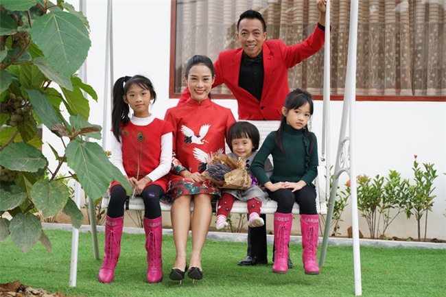 Vợ trẻ kém Việt Hoàn 18 tuổi: Nhìn chồng nắm tay ca sĩ nữ, tôi lộn ruột lắm chứ! - Ảnh 5.