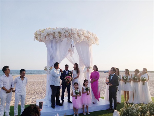 Diễn viên “Cổng mặt trời” Nguyệt Ánh và chồng Ấn Độ làm đám cưới lãng mạn trên biển - Ảnh 2.