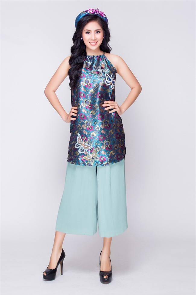 Mẹ một con Lê Phương tươi trẻ, khoe vai trần với váy yếm đỏ rực - Ảnh 6.