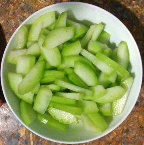 tang can tang ca vong eo, ngoc trinh da phai lam loai nuoc nay de uong moi ngay - 5