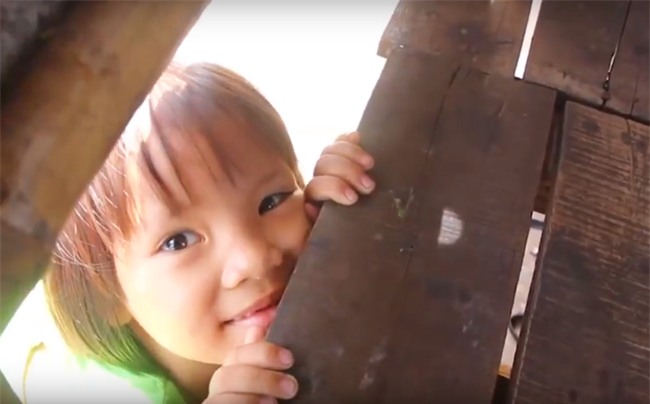 Những đứa trẻ sống trong khu ổ chuột ở Sài Gòn: Chú cho tụi con tiền đi học nha chú - Ảnh 7.