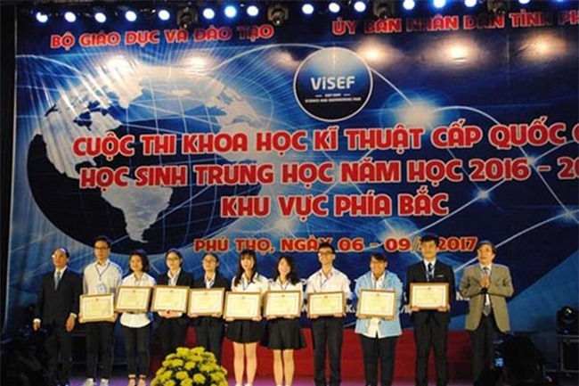 Hai nu sinh Ha Noi tong hop duoc 14 dan chat uc che ung thu hinh anh 1