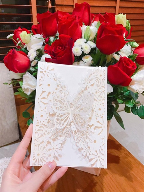 Lộ thiệp cưới cầu kì của MC Thành Trung - Ảnh 1.