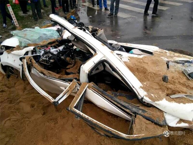 Bất ngờ lật nhào, container chở cát chôn sống nữ tài xe con bên đường - Ảnh 7.