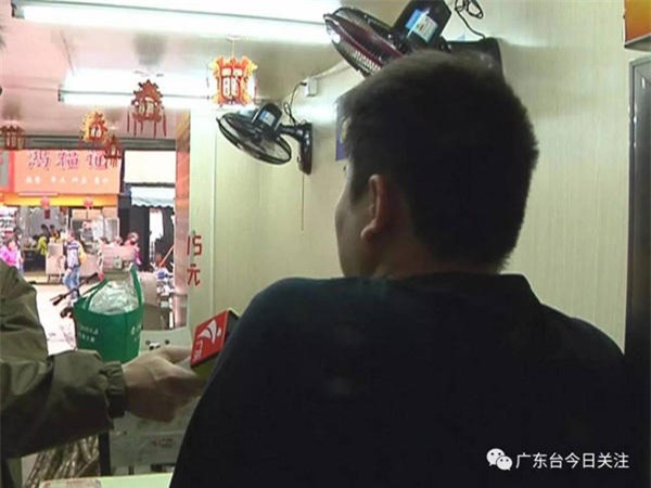 Liên tiếp sinh 8 đứa con cho chồng cũ vì một mục đích ít ai có thể ngờ - Ảnh 2.