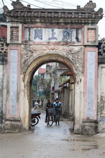 sau 2 nam, ngoi lang gan 70% tre em nhiem doc chi gio ra sao? - 4