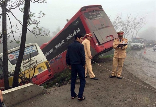 Chu oto khach bi xe buyt tong tu vong hinh anh 1