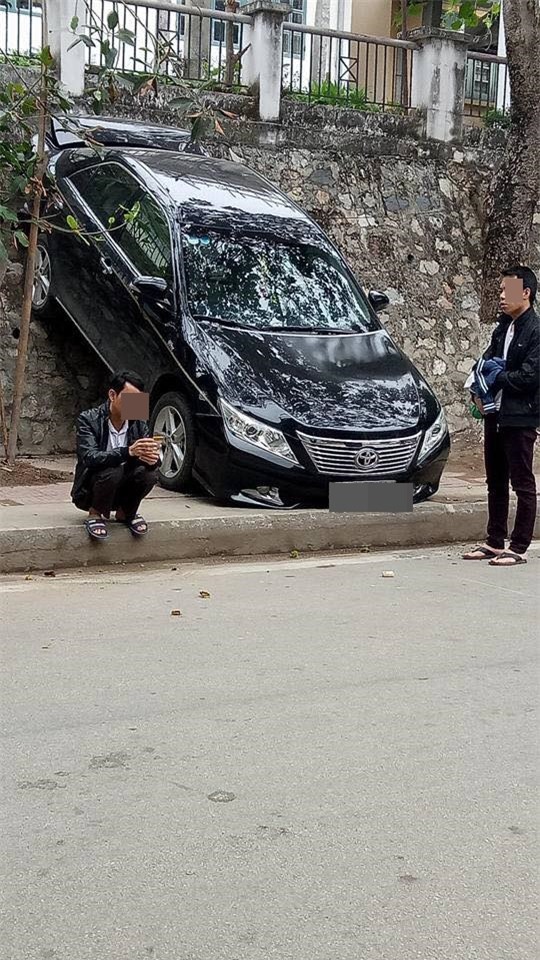 Vụ tai nạn khó hiểu khiến dân mạng Việt đau đầu tìm lời giải - Ảnh 1.