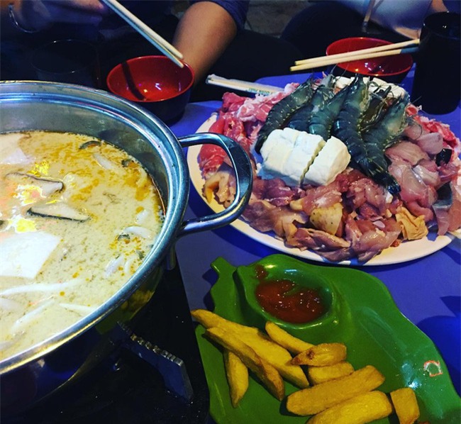 6 quán ăn bình dân mà ngon miễn bàn ở khu phố Hàng Nón - Hàng Lược - Ảnh 1.