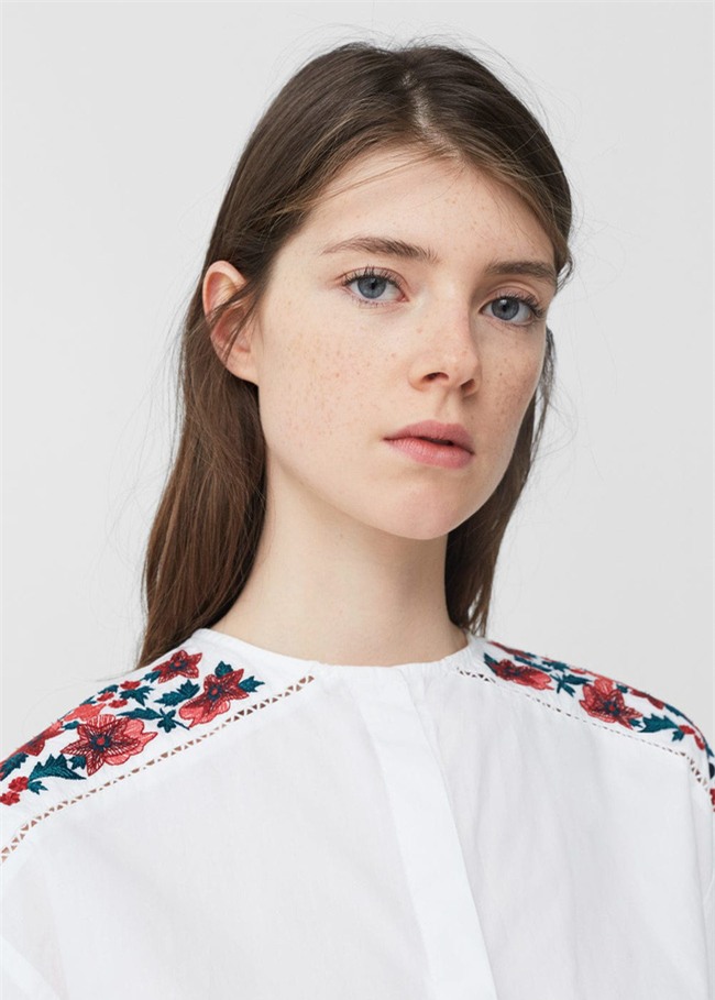 Sơmi trắng: chiếc áo vốn khô khan, nghiêm túc đang tự F5 mình bằng những cách điệu thú vị - Ảnh 5.