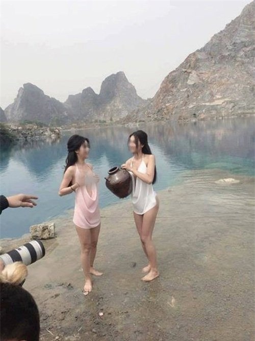 bo anh lam gom dung tuc bi dan mang 