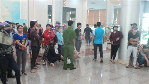 bang hoang phat hien thi the nu hieu pho trong khach san - 1