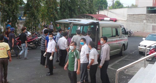 bang hoang phat hien thi the nu hieu pho trong khach san - 2