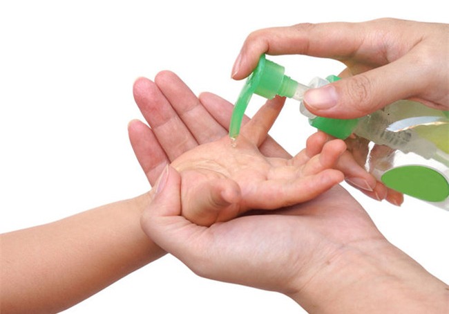 Nước rửa tay khô - các chuyên gia gọi đây là món đồ chơi có khả năng gây tử vong cho trẻ - Ảnh 1.